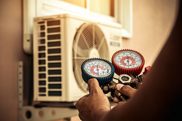 Professional Hvac Installation technician working in Aurora, MO